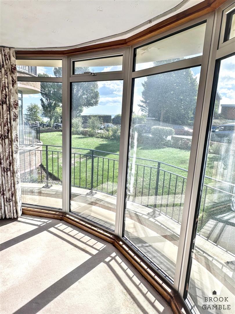 3 Bedroom Flat. St. Johns Road in Eastbourne,  26